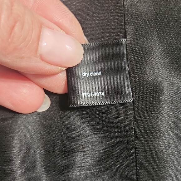 The Limited Black Sleeveless Jacket - Picture 5 of 6